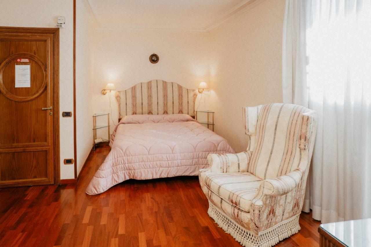 Villa Luigi XVI Taranto Exteriör bild