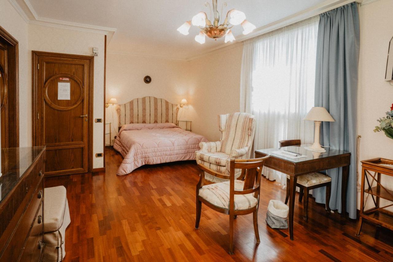 Villa Luigi XVI Taranto Exteriör bild